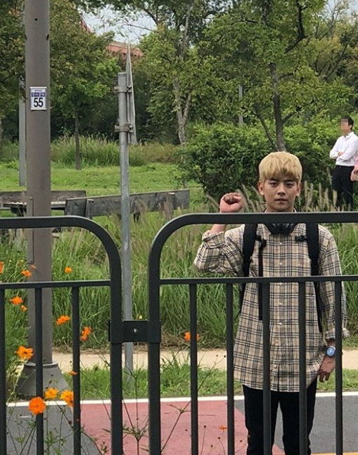 Yeo Hoe-hyun posted a picture on his SNS on the 5th with an article entitled Lets do well with Saran!In the photo, Kim Sae-ron and Yeo Hoe-hyun, who sit on the park bench during the filming of TV drama Leverage, are shown.The warm visuals of Yeo Hoe-hyun, who recently turned blonde for the work, and the innocent atmosphere of Kim Sae-ron catch the eye.TV Chosun Leverage: Records of the Grand Historian Manipulator, which two people appear in, is reborn as the best record of the Grand Historian strategist at the best elite insurance inspectors in Korea. Taejun is united with the best players in each field to catch the real bad guys playing on the law. It is a full-fledged justice caper drama that repays with the Lords of the Grand Historian.Yeo Hoe-hyun plays the genius hacker Jung Ui-seong, and Kim Sae-ron plays the role of a thief from a national fencing player.The United States of America drama of the same name was remade, and the original Leverage was popular on the United States of America TNT channel until season 5.The first broadcast on October 13th.