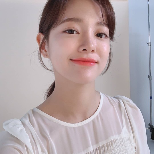 Group Gugudan member Sejeong boasted a watery beautiful look.Sejeong posted several photos on September 5 on Gugudans official Instagram.The picture shows Sejeong in a pure white costume, who smiles brightly at the camera, and Sejeongs bleak white-oak skin catches his eye.The fans who saw the photos responded such as Its so beautiful, Its like a goddess, Its more beautiful. How long will it be beautiful?delay stock