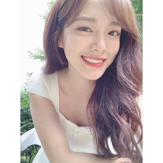 Group Gugudan member Sejeong boasted a watery beautiful look.Sejeong posted several photos on September 5 on Gugudans official Instagram.The picture shows Sejeong in a pure white costume, who smiles brightly at the camera, and Sejeongs bleak white-oak skin catches his eye.The fans who saw the photos responded such as Its so beautiful, Its like a goddess, Its more beautiful. How long will it be beautiful?delay stock