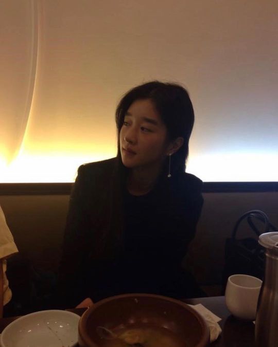 Actor Seo Ye-ji showed off his mood Goddess figureSeo Ye-ji released several photos on his Instagram on September 5.Inside the picture is a picture of Seo Ye-ji, who is having a good time with his acquaintances.Seo Ye-ji is attracted to the audience because it boasts elegant beauty and emotional atmosphere even though it is not gorgeously decorated.Park So-hee