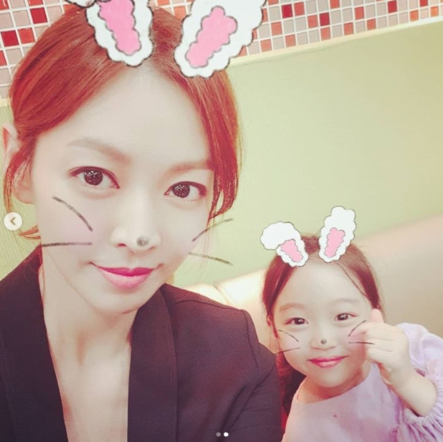 Kim So-yeon has released Most beautiful in the world Last episode script authentication shot.Actor Kim So-yeon posted two photos on his instagram on September 5.The photo released included a two-shot shot with the child actor Ju Ye-rim and the script for the final episode of KBS 2TV weekend drama My Pretty Daughter in the World (Most beautiful in the world).First of all, in the first photo, Kim So-yeon is sitting side by side with Jung Da-bin and is emitting a cute charm like a rabbit.Also, the 54th (final episode) script features the cast and the name of Kim So-yeon in the play Kang Mi-ri, which draws attention.bak-beauty
