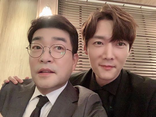Choi Jin-hyuk expressed his respect for Son Hyun-joo.Actor Choi Jin-hyuk said on September 5th, After finishing the last filming, I was so honored to be able to play with my Actor Son.I learned a lot, sir. Thank you and I have had a lot of trouble leading my juniors. I love you. The photo shows the affection of Choi Jin-hyuk and Son Hyun-joo. The two shots of the warm-hearted senior and junior are impressive.In addition, Choi Jin-hyuk said, We finished the last filming yesterday. Our staff Actors who have been suffering from the past, the writer who made the Justice wonderful,Today, the last episode will be broadcast at 9:20 pm on the soccer relay. I would like to use the main room until the end! Thank you so much for your love of Justice. kim myeong-mi