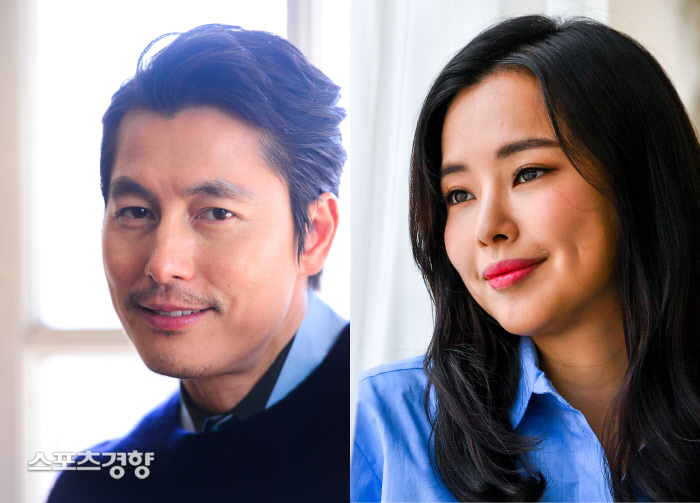 Actor Jung Woo-sung (46) and Lee Ha-nui (36) will be hosts for the 24th Busan International Film Festival.The Busan International Film Festival said on June 5 that Jung Woo-sung and Lee Ha-nui will host the 24th Busan International Film Festival opening ceremony at the Busan Film Hall outdoor theater on October 3 at 7 pm.Actor Jung Woo-sung, who is 25 years old in his debut this year, proved to be Koreas representative actor, receiving the film and acting awards respectively from the 55th Baeksang Arts Awards to the 39th Golden Shooting Awards, with his authentic performance in his recent film Witness (2019) as a lawyer.Jung Woo-sung will continue to meet with the audience through the movie Animals Wanting to Hold a Jeep and the movie Summit, which is currently being filmed.Lee Ha-nui has been named 10 million Actors for this years film Extreme Job (2019), and is running the box office through the drama The Fever Death Festival (2019).Lee Ha-nui is preparing to enter Hollywood by signing agents and management contracts with William Morris Endeavour (WME), the largest agency in the United States, and Artist International Group, a veteran management company.
