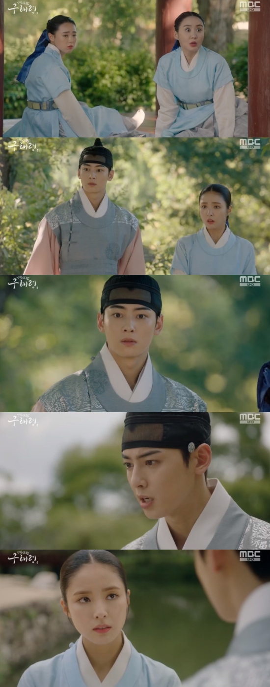 Newcomer Rookie Historian Goo Hae-ryung Cha Eun-woo and Shin Se-kyung were placed in the farewell Danger.In the 29th and 30th episodes of MBCs New Entrance Officer Rookie Historian Goe-ryung broadcast on the 4th, Lee Rim (Cha Eun-woo) was shown refusing to marry Rookie Historian Goo Hae-ryung (Shin Se-kyung).On this day, Irim went home to know that Rookie Historian Goo Hae-ryung was a day off.In the process, Irim slowly looked at the room of Rookie Historian Goo Hae-ryung, and Rookie Historian Goo Hae-ryung said, What do you see that?I do not think its the first time, Irim said. It was a room in Gussari at that time, and now it is my GLOW room.Irim said, I wish I could meet you every day. Like this. Not in the palace. No remorse, no uniform. No military.Lee also found out that he was in a relationship with Oh Eun-im (Lee Ye-rim) and Hearan (Jang Yu-bin) while taking a walk with Rookie Historian Goo Hae-ryung.Lee expressed his heart to love Rookie Historian Goo Hae-ryung, and said, You go to the presbytery and tell them clearly.Rookie Historian Goo Hae-ryung has a worker, so do not face the eyes, do not take the dinner, do not take the dinner, do a very nice job, and let him leave like a knife on time. However, Lee Tae (Kim Min-sang) ordered the establishment of a ritual for the marriage of Irim, and Irim and Rookie Historian Goo Hae-ryung were placed in the Danger to break up.Rookie Historian Goo Hae-ryung turned his back on I am reducing it, and Irim said, What are you reducing? I am so absurd.Irim said, I didnt want to go out like this. I dont want to worry about you. Im not marrying anyone else.If you are in the same mind as me, and Rookie Historian Goo Hae-ryung said, What if it is the same mind?I have to live my life as a couple in the Gyumun in exchange for that heart. After that, Irim took Rookie Historian Goo Hae-ryung to visit Daehan Lim (Kim Yeo-jin), and said, Please take the house and stop my marriage.I already have a GLOW in my heart, so deeply I do not want anyone other than that GLOW Photo = MBC Broadcasting Screen
