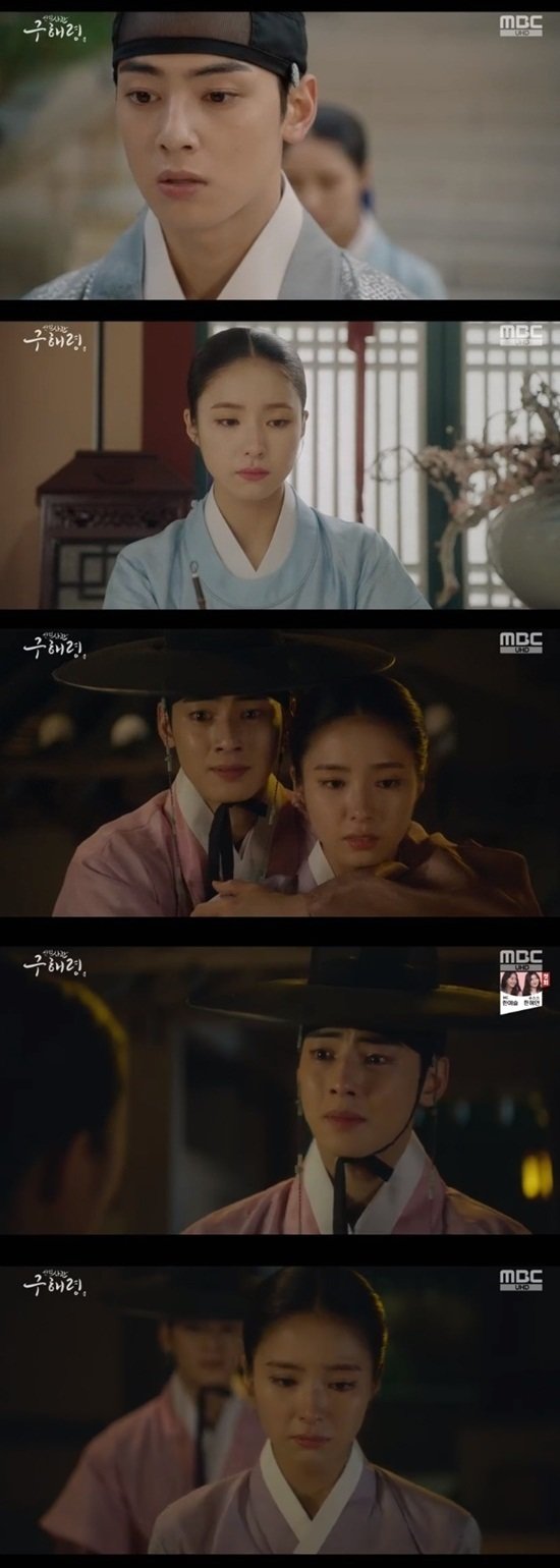On the 5th, MBC drama New Entrepreneur Rookie Historian Goo Hae-ryung was shown by Cha Eun-woo (Lee Rim) visiting Kim Yeo-jin (Beyond Lim) and asking him to do it without a ceremony.I confessed that there was a woman in my heart, but I was told to have a wedding with my heart and my words.Shin Se-kyung (Rookie Historian Goo Hae-ryung) also felt sick, but refused to live as a couple.When Cha Eun-woo returned to the Green Seodang, shed tears at the pain of parting. It was so pathetic. Even if Sung Ji-ru (Hersambo) comforted her, the weight of sadness was great.Nothing made me laugh; I could not easily fold my mind about Shin Se-kyung to the extent that I imagined Shin Se-kyung and his marriage, his ordinary life.Cha Eun-woo headed to Shin Se-kyungs house, and held her in his arms: Ill throw it all away, if you dont want to live as a great armys wife, Ill do it.I can throw it away, lets live happily together where no one knows, you do what you want to do, Ill just stay by my side, he said.Shin Se-kyung pointed out that there is no sense of reality and firmly refused, saying, Reality is not a novel. He said, Please meet a wide-minded person and look at the same place and hope for the same thing.Drawing a line with words that are not even in my mind.The tears of Cha Eun-woo, who says, You are everything to me, and the appearance of Shin Se-kyung, who turns alone and enters the room,Two people who chose to part in front of the inevitable reality. It was a series of tears.Shin Se-kyung and Cha Eun-woo showed their sincere eyes that hurt their love and missed their lovers in their respective situations.Pure love rang to the hearts of the viewers.