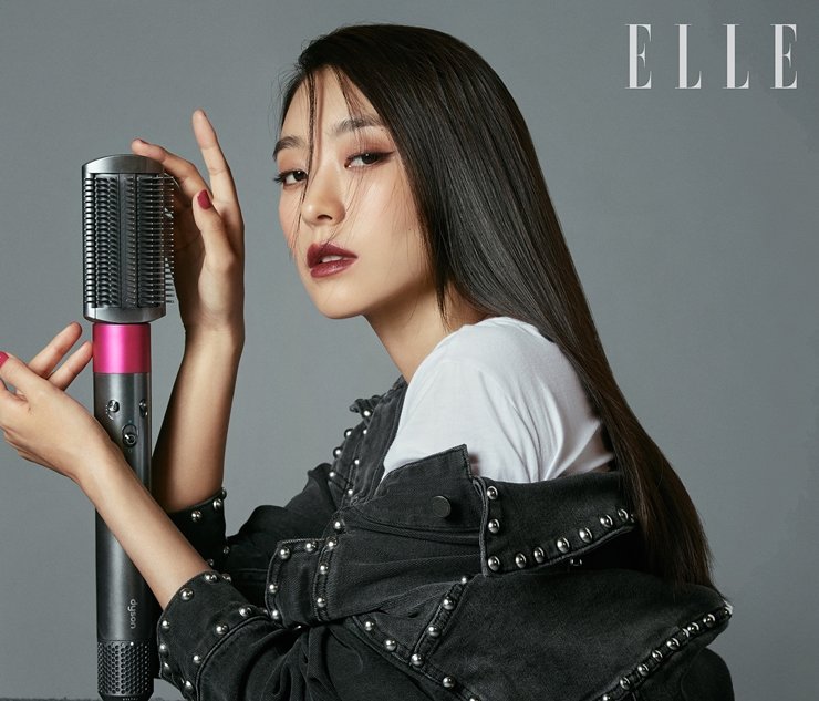 The two presented a different hairstyler picture through the September issue of Elle.The intense and fascinational charm of Purple and Kim Hee-jung in the picture stands out. It draws attention with a glamorous and edge style transformation.Dyson, Purple, and Kim Hee-jung are together in the September issue of Elle.