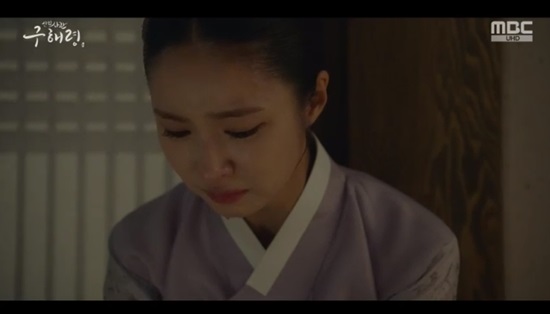Shin Se-kyung Cha Eun-woos sad tears broke out and rang those who watched.In the MBC drama Rookie Historian Goo Hae-ryungplayed by Kim Ho-soo/directed by Kang Il-soo Han Hyun-hee), which was broadcast on September 5, Rookie Historian Goo Hae-ryungplayed by Shin Se-kyung) was featured in the Sejo of Joseon Yirim (played by Kim Ho-soo/directed by Kang Il-soo). O) rejected the Confessions.Lee Lim visited Lim (Kim Yeo-jin) and said, There is a woman who has a heart in her mind when the Garyecheong was established according to the name of the word and my wedding was proceeding.Rookie Historian Goo Hae-ryung, who watched the image as a cadet, also married Lee and said he did not intend to live as a lady.But Rookie Historian Goo Hae-ryung was distressed by watching and recording Lee Rims marriage.Irim, who lost hope, is like a soul.Inner tube Heo Sam-bo (Sung Ji-ru) suggested to Lee Rim that he should go out to find out the house to live after marriage, and said, Do not you say that two trees become one?The couple who come into this house are said to live like a tree for a lifetime and live without falling down. Irim imagined living together with Rookie Historian Goo Hae-ryung in the house, and late at night he went to Rookie Historian Goo Hae-ryung and said, I will throw it away.If you dont want to be the wife of Sejo of Joseon, I will. Im not Sejo of Joseon. I can throw it away.I can throw everything away, Love said.Irim said, You can go somewhere no one knows, where were both happy, where no one knows. You do what you want, where you want to go.Just like that, but Rookie Historian Goo Hae-ryung said, Reality is not a novel.It may be a beautiful ending in a novel, but the reality is different, and we live with all the days of our lives that do not end even if we cover the book in our minds.Irim promised, I can live like that, I do not regret it. But Rookie Historian Goo Hae-ryung said, I am not Mama, but I do not believe me.One day, when I suddenly regret a little thing... ...it grows, and if I blame Mama and hate her, I can endure it.Please meet a broad-minded person and look at the same place and hope for the same thing and live loved. Lee Lim clinged to tears, Na Hae-ryung, you know you are all I have, but Rookie Historian Goo Hae-ryung cried, Im sorry.Im not, he said, turning to himself.Lee Lim and Rookie Historian Goo Hae-ryungs sad tears parting rang the viewers by maximizing the sad feelings with the tearful performance of Cha Eun-woo Shin Se-kyung.Yoo Gyeong-sang
