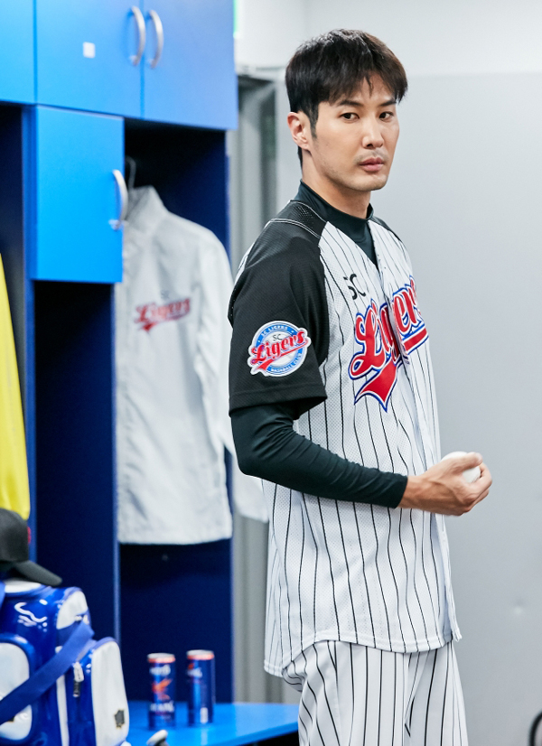 Kim Ji-Seok has announced an 8kg increase in the role of star Baseball player.Kim Ji-Seok said, We increased 8kg by combining Exercise and diet control to make thick Feelings of Baseball player.Kim Ji-Seok will play the role of star baseball player and national daughter Kang Jong-ryeol in KBS 2TVs new tree drama About Camellia Flowers (playplayed by Lim Sang-chun, director Cha Young-hoon).When I first heard the script, I was so glad and excited to see Im Sang-chuns Baek Hee is back and Ssam, My Way, and I was so excited and excited. He said, I was so excited to see it more and more, he said.The procession facing this situation is a person of reality sympathy backstroke who is extremely timid and rather human and cursed.In the words of Kim Ji-Seok, the situations he faces are not universal in general, so he struggles in many ways.But when he faces those situations, his feelings are more realistic and honest than anyone else. I do not forget the point of watching the character, I think it will bring a lot of empathy and memories while watching the drama, he said, I think it will remind me once about how my boyfriend I met before?Kim Ji-seok, who has been established as a solid smoker every time, is also curious about what kind of honest story he will convey through Kang Jong-ryul.