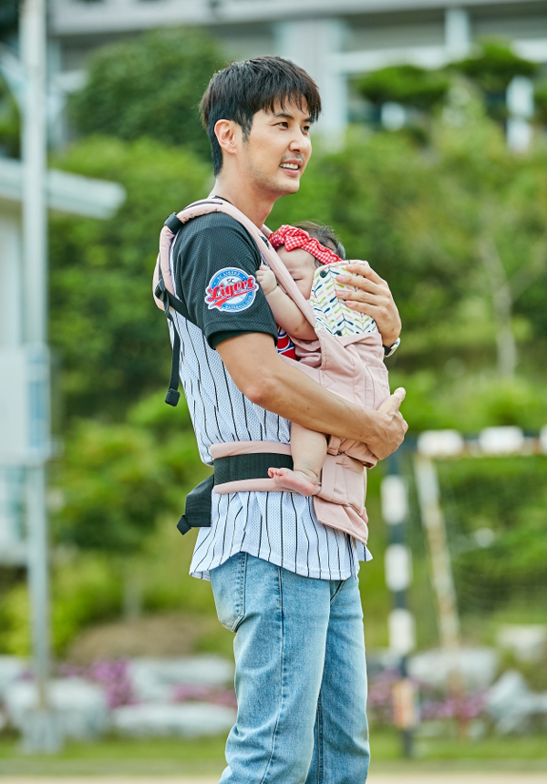 Kim Ji-Seok has announced an 8kg increase in the role of star Baseball player.Kim Ji-Seok said, We increased 8kg by combining Exercise and diet control to make thick Feelings of Baseball player.Kim Ji-Seok will play the role of star baseball player and national daughter Kang Jong-ryeol in KBS 2TVs new tree drama About Camellia Flowers (playplayed by Lim Sang-chun, director Cha Young-hoon).When I first heard the script, I was so glad and excited to see Im Sang-chuns Baek Hee is back and Ssam, My Way, and I was so excited and excited. He said, I was so excited to see it more and more, he said.The procession facing this situation is a person of reality sympathy backstroke who is extremely timid and rather human and cursed.In the words of Kim Ji-Seok, the situations he faces are not universal in general, so he struggles in many ways.But when he faces those situations, his feelings are more realistic and honest than anyone else. I do not forget the point of watching the character, I think it will bring a lot of empathy and memories while watching the drama, he said, I think it will remind me once about how my boyfriend I met before?Kim Ji-seok, who has been established as a solid smoker every time, is also curious about what kind of honest story he will convey through Kang Jong-ryul.