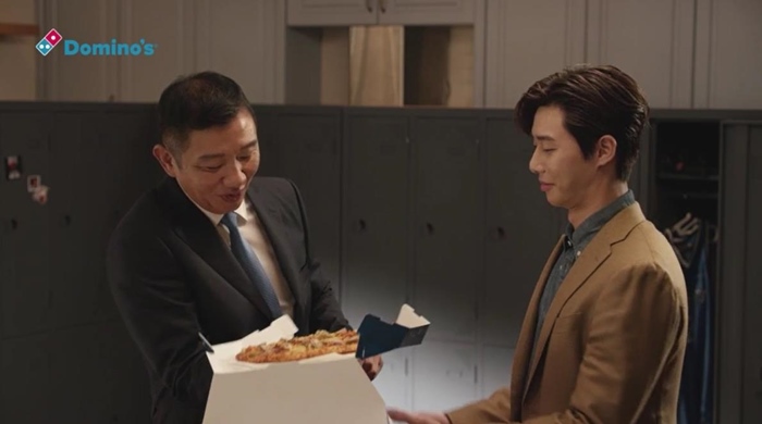 Top-trend Park Seo-joon, Hur Jae met at Pizza ADPizza brand Dominos Pizza has released a photo of a new TVAD shooting scene in the fall with Park Seo-joon and Hur Jae.Park Seo-joon and Hur Jae in the public photos are laughing with a playful look in a neat suit on a modern set.Two men with different charms have a distinctive youthful and playful look, and stimulate their appetite with a delicious pizza with rich toppings.Hur Jae was named as a Hur Jae first-class quiz in Shi Chonggui on the reward app Cathy Slide on the morning of the day.Cathy Slide has released A full of premium bulgogi and a cheese garden for spicy enthusiasts, three cheese & vegetables. What is the word in the beginning?The problem was Shi Chonggui, and Shi Chonggui said, If you search for Hur Jae on Naver, you can see hints. Park Seo-joon greeted the summer theater with the movie Lion and confirmed the drama Itaewon Clath as his next work.Basketball genius Hur Jae has recently emerged as a top-trend broadcaster who has released sports players in the entertainment program.Photo Offering Dominos Pizza