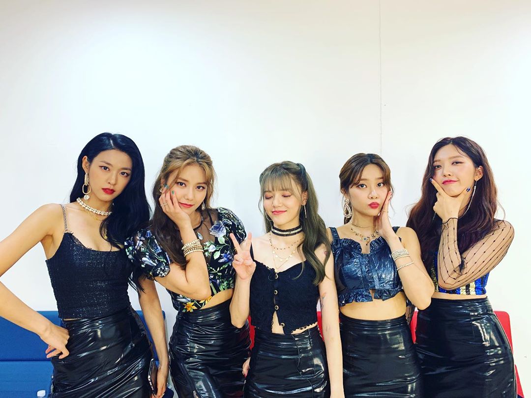 AOA Hyejeong shared his feelings on stage together again.On the 5th, Hyejeong posted a picture on his Instagram with a picture saying, We were like our hearts today, thank you so much for meeting us again on stage.In the photo, Hyejeong is standing side by side with all AOA members and looking at the camera.In Mnet Queengraves broadcasted on this day, AOA showed its first stage after the reorganization of the five-member group.Meanwhile, AOA is appearing on the recently broadcast Queengraves.Photo = Hyejeong Instagram