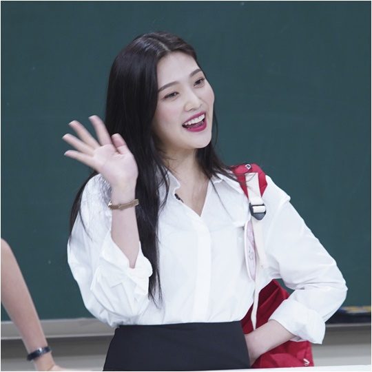 Model Jang Yoon-ju, model Irene and Red Velvet Joy will appear as transfer students in JTBC entertainment Knowing Bros on the 7th as a special feature of beauty goddess.The three challenge the Brother Makeover.Jang Yoon-ju said, I will transform it completely, while Irene is Lee Soo-geun and Joy is Kang Ho-dong.Joy raised expectations by expressing his aspiration to make Kang Ho-dong Idol.When the makeover started, the back door that Kang Ho-dong was even spied on Joys serious appearance.Then, when the appearance of Kang Ho-dong, who was buried with Joys skill, was revealed, his brothers were amazed.Kang Ho-dong, who was fully dressed in Idol makeup as well as Idol costumes, laughed at introducing himself as EXO Raj rather than EXO.In response to his brothers enthusiastic reaction, Kang Ho-dong even showed a dazzling dance to the song of EXO and gave a laugh.Kang Ho-dong, who transformed into a red Velvet Joy hand, can be seen at 9 pm on the night.