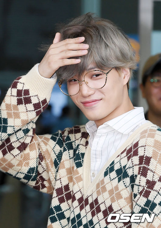 EXO Kai left for United States of America LA on the morning of the 7th on the ICN airport.EXO Kai poses on a crosswalk in front of the airport departure hall.