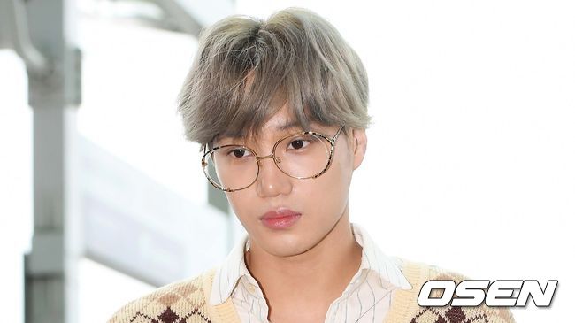 EXO Kai left for United States of America Los Angeles via ICN airport on the morning of the 7th for overseas schedule.EXO Kai is heading for the departure hall with a nice step.