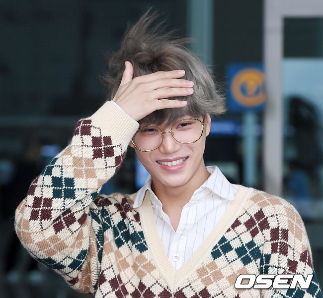 EXO Kai left for United States of America LA on the morning of the 7th on the ICN airport.EXO Kai poses after crossing a crosswalk in front of the airport departure hall.