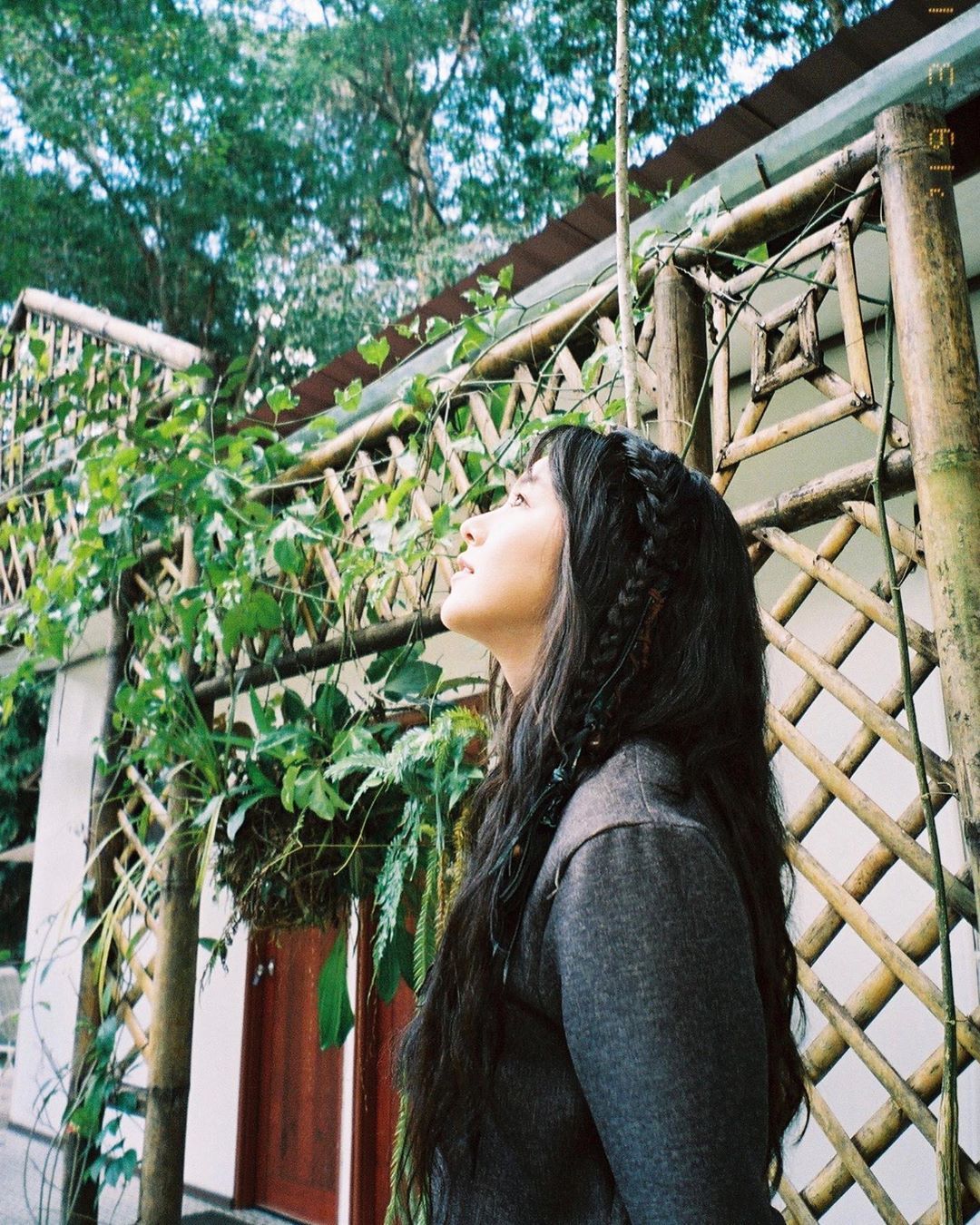 KARAta Erika Sawajiri said on her instagram on the 8th, Its Shabara Carica of the Momo; I repay you!#Astral Chronicles #arthdalchronices and posted a picture.In the photo, KARAta Erika Sawajiri was staring at the sky with long hair hanging down.On the other hand, KARAta Erika Sawajiri appeared as a mother-of-pearl shabara carica in the TVN Saturday drama Arthdal Chronicle broadcast on the 7th.
