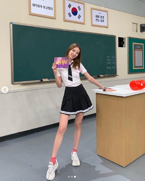 Irene has released a certification shot of Knowing BrotherModel Irene released a photo of her Instagram on September 8 with Jang Yoon-ju and Red Velvet Joey, who appeared together on JTBC Knowing Brother.Irene wrote with the photo, I did not see it in the airplane, but I was so happy! Thank you for having fun.Recently, Irene has been attracting attention by revealing the people through Instagram.pear hyo-ju