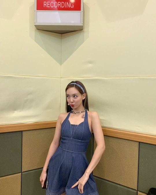 Group TWICE member Nayeon showed off cute Lovely.Nayeon posted a photo on the official Instagram of TWICE on September 8 with an article entitled I Taken by Mo.The picture shows Nayeon in a Holternek petition piece, Nayeons sloppy forearm line catching the eye.Nayeons fresh look, which stares at Camera, also attracts attention.The fans who responded to the photos responded such as It is so beautiful, It is the most cute in the world and I will marry you.delay stock