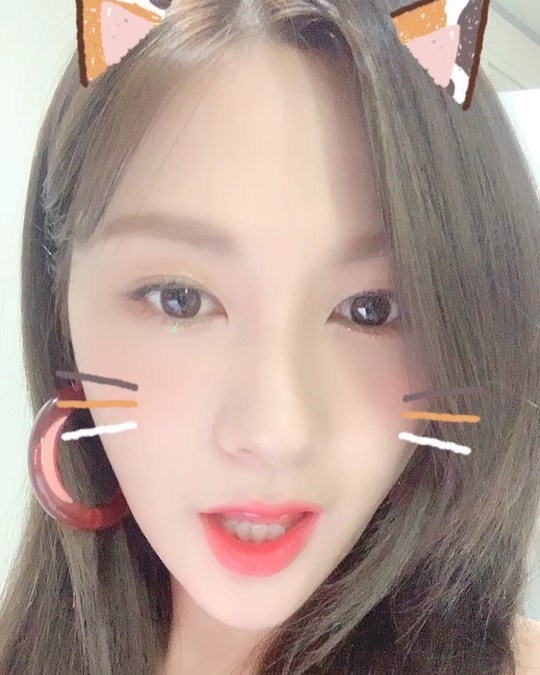 Group Apink member Oh Ha-young has turned into Cat.Oh Ha-young posted the video on her Instagram account on September 8.The video shows Oh Ha-young, who turned into Cat through a mobile phone application. Oh Ha-young stares at the camera with a sly eye.Oh Ha-youngs slender jaw line and large and clear eyes make her look more prominent.Fans who responded to the video responded such as Fighting today, Pretty, I want to raise 100 cats like this.delay stock