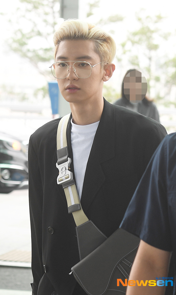Singer EXO Chanyeol departs for Italy via the Incheon International Airport in Unseo-dong, Jung-gu, Incheon, on the afternoon of September 8.useful stock