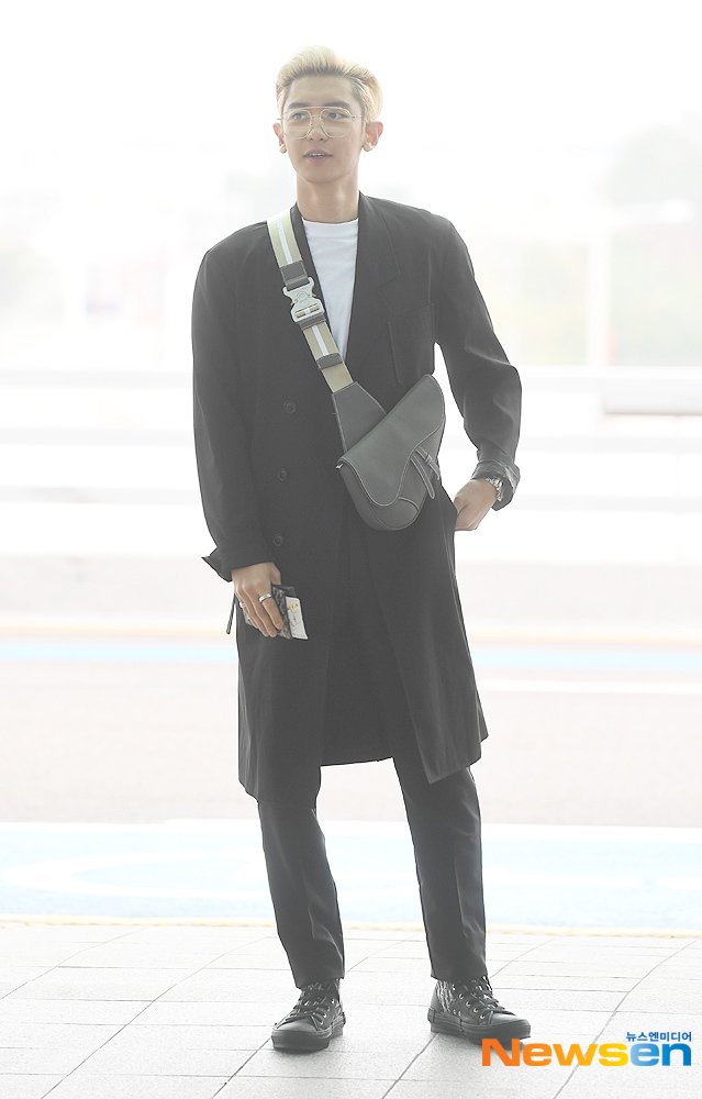 Singer EXO Chanyeol departs for Italy via the Incheon International Airport in Unseo-dong, Jung-gu, Incheon, on September 8 afternoon.useful stock