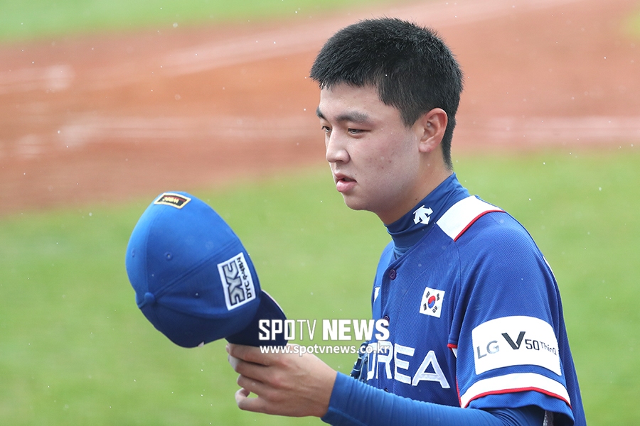 The 29th WBSC Proso millet World Youth Baseball Championship 3rd and 4th place of Korea and the Netherlands national team was held at the Busan Proso millet Proso millet Hyundai Cha Dreamball Park on the afternoon of the 8th.Lee Min-ho, who allowed three RBIs to sweep the Netherlands Burkes in the third inning, is disappointed.=Proso millet(Busan),