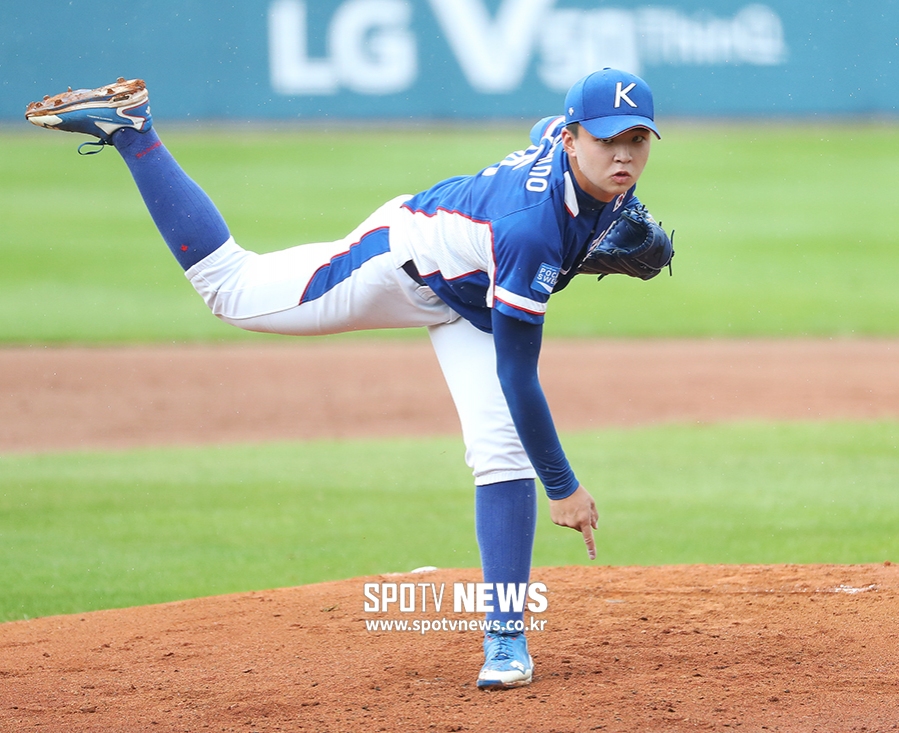 The 29th WBSC Proso millet World Youth Baseball Championships in Korea and Australia were held at the Busan Proso millet Proso millet Hyundai Cha Dreamball Park on the afternoon of the 8th.Korea starter Lee Min-ho is back in action.=Proso millet(Busan),