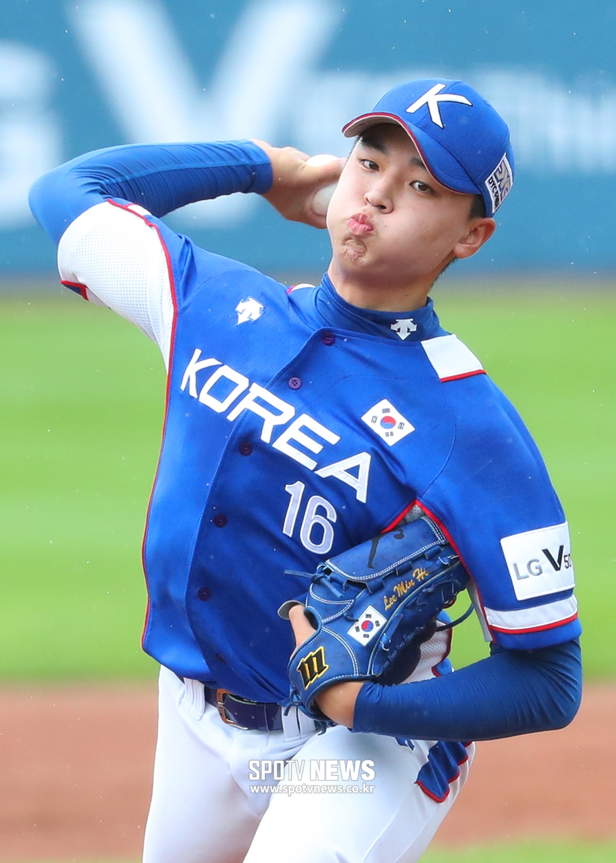 The 29th WBSC Proso millet World Youth Baseball Championships in Korea and Australia were held at the Busan Proso millet Proso millet Hyundai Cha Dreamball Park on the afternoon of the 8th.Korea starter Lee Min-ho is back in action.=Proso millet(Busan),