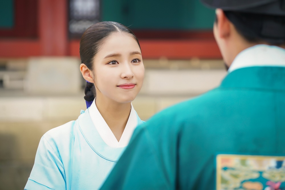 Na Hae-ryung will be Absent for 11th and 12th consecutive days due to Chuseok holiday this week.Shin Se-kyung, Jung Eun-woo, Park Ki-woong, Lee Ji-hoon, and Park Ji-hyun are promising to broadcast next week with a flower smile to soothe Absents regrets.The MBC drama Na Hae-ryung (played by Kim Ho-soo/director Kang Il-soo, Han Hyun-hee/production Chorokbaem Media) on the 9th, This weeks broadcast was Absent for the national holiday Chuseok.I am going to visit Kahaani, which is richer and more exciting next week, on the 18th, so I would like to ask for your expectation. Na Hae-ryung, starring Shin Se-kyung, Jung Eun-woo, and Park Ki-woong, is the first problematic Ada Lovelace () of Joseon and the full-length romance of Prince Lee Rim, the anti-war mother solo.Lee Ji-hoon, Park Ji-hyun and other young actors, Kim Ji-jin, Kim Min-sang, Choi Deok-moon, and Sung Ji-ru.As the new employee, Na Hae-ryung, is Absent on the 11th and 12th, attention is focused on the move of Ada Lovelace Na Hae-ryung.The wind of change that she brings to and from Korea, the pink romance with Irim, and the unpredictable Kahaani 20 years ago are raising the topic every time.Among them, Na Hae-ryung is a new history of Joseon as Ada Lovelace.After returning from her childhood in the Qing Dynasty, she spurred the Wedding Bible, which was formed by the forced family, and took the path of Ada Lovelace.Na Hae-ryung, who showed the spirit that the tense given by Prince Lee Jin (Park Ki-woong) in the Ada Lovelace star poem was wrong.As Kwon Ji (now an intern), she began her life as a non-green palace, receiving the mother-in-law of her seniors and the despise of her masters.Nevertheless, Na Hae-ryung found absurdity that is happening in Gwangheungchang and the corruption of personnel in Ijo, and gave catharsis to viewers in a way that tried to correct it and was responsible.The romance Na Hae-ryung presents with Lee Rim is also a hot topic.The two men, who met for the first time in the bookstore, grew up together with each others pain and became pink fruit as a result.Above all, Irim met Na Hae-ryung and realized himself as a true prince by personally experiencing the outside world of the Green Sea Party, where he was trapped and trapped.Unlike the early days when he was nervous and nervous about Ham Young-guns call, he is being supported by viewers by revealing his presence gradually, such as pinching Ham Young-guns fault and saying that he will be responsible for his actions.Lee enjoyed the happiness of Confessions and the love of Na Hae-ryung, who became the driving force of his growth.Happiness also fell short of Ham Young-guns name to raise Wedding Bible for a while, and Na Hae-ryung turned from him.She said that she could throw away everything, and she was curious about how their romance would flow.Lee Jin is trying to make a lonely effort to develop politics for the people between Ham Young-gun and Choi Deok-moon.He has shown deep friendship with his infinite affection for his brother Irim.Among them, as Lee Rim, who is mentioned as the enemy of the former owner Lee Kyeom (played by Yoon Jong-hoon), who disappeared from the past 20 years ago, is drawn at the end of the last broadcast, there is growing interest in how Lee Jin will react to the past 20 years ago, when Lee Jin is gradually being revealed.As Na Hae-ryung is revealed to be the daughter of Seo Moon-jik (Lee Seung-hyo), the head of Seoraewon, there is a growing interest in how the fate of those who have been unknowingly connected for 20 years and how they will flow later.Shin Se-kyung, Jung Eun-woo, and Park Ki-woong will be broadcast at 8:55 pm on Wednesday, the 18th due to the Chuseok holiday Absent.iMBC  Photos