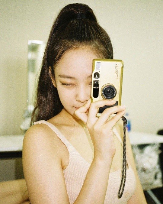 maekyung.com news teamBLACKPINK member Jenny Kim has released a pictorial routine.9th day Jenny Kim released a picture on her Instagram with an article saying, I am taking you to take me.In the photo posted, Jenny Kim is taking Lisa with Camera.BLACKPINK recently took the stage of Summer Sonic 2019 in Tokyo in Japan.On the other hand, BLACKPINK commemorates the third anniversary of debut, and on September 21, at 1 pm and 6 pm at the Olympic One Olympic Hall, 2019 Private Stage - Chapter 1
