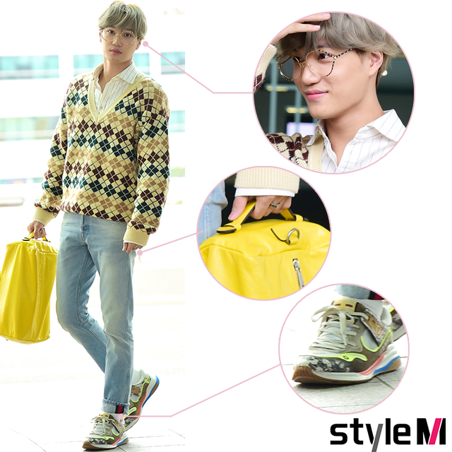 Kai of the group EXO showed off her stylish airport fashion.On the 7th, Kai left for Los Angeles through Incheon International Airport to digest overseas schedules.On the day, Kai wore a gill pattern knit over a thin striped big collar shirt.Here, Kai wore a roll-up jeans with a striped pattern lining and a multicolor sneakers to create a stylish casual look.Kai, who wore a pair of metal frame glasses, added a bright point with a yellow duffel bag.The costumes and bags worn by Kai are Gucci (GUCCI) products.The model on Guccis 2019 F/W collection runway layered a striped turtleneck knit, blue shirt and silk tie inside a V-neck knit like Kai.The model, wearing large horn-rimmed glasses, wore bright beige corduroy pants and matched a light yellow belt and color scheme loafers to complete a Gucci-specific nude look (a fashion style reminiscent of a cluttered geek).The unique styling that puts the pendant of the bold chain necklace in the belt attracts attention.Gucci Kai at group EXO wearing 2019 F/W collection costume