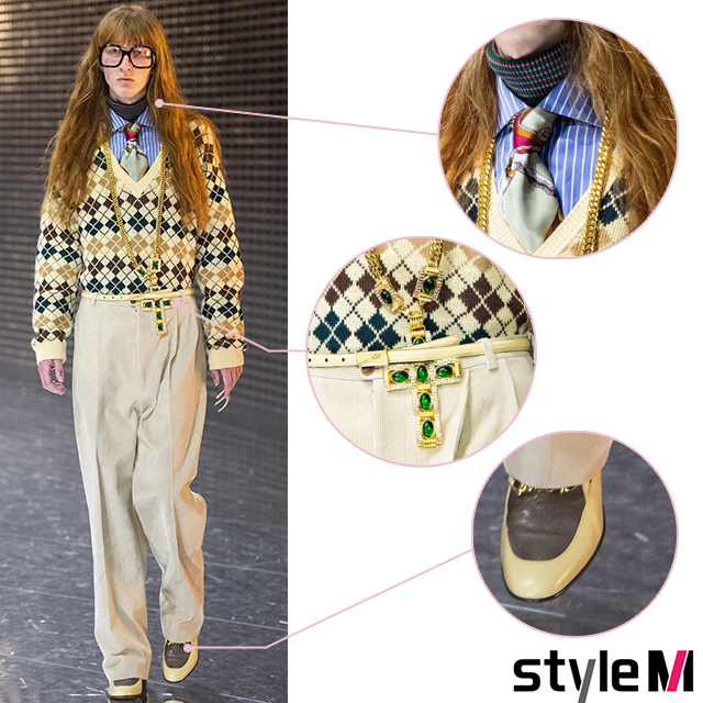 Kai of the group EXO showed off her stylish airport fashion.On the 7th, Kai left for Los Angeles through Incheon International Airport to digest overseas schedules.On the day, Kai wore a gill pattern knit over a thin striped big collar shirt.Here, Kai wore a roll-up jeans with a striped pattern lining and a multicolor sneakers to create a stylish casual look.Kai, who wore a pair of metal frame glasses, added a bright point with a yellow duffel bag.The costumes and bags worn by Kai are Gucci (GUCCI) products.The model on Guccis 2019 F/W collection runway layered a striped turtleneck knit, blue shirt and silk tie inside a V-neck knit like Kai.The model, wearing large horn-rimmed glasses, wore bright beige corduroy pants and matched a light yellow belt and color scheme loafers to complete a Gucci-specific nude look (a fashion style reminiscent of a cluttered geek).The unique styling that puts the pendant of the bold chain necklace in the belt attracts attention.Gucci Kai at group EXO wearing 2019 F/W collection costume