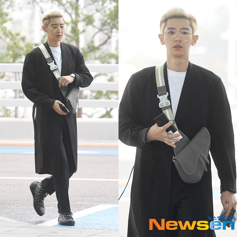 Singer EXO Chanyeol leaves for Italy via the Incheon International Airport in Unseo-dong, Jung-gu, Incheon, on September 8th afternoon.useful stock