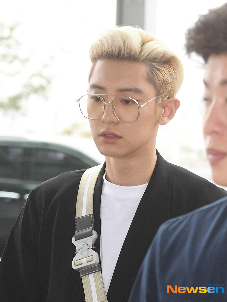 Singer EXO Chanyeol leaves for Italy via the Incheon International Airport in Unseo-dong, Jung-gu, Incheon, on September 8th afternoon.useful stock