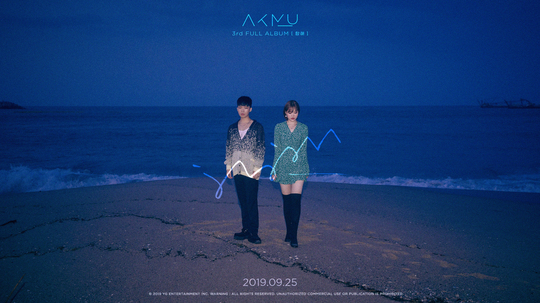 Akdong Musician makes a surprise comeback on September 25.YG Entertainment released its third full-length album, Seaster teaser Poster, on September 9 at 10 am on its official blog.The phrase AKMU 3rd FULL ALBUM [seaway] 2019.09.25 that specifies the album form and comeback date stimulated the fans excitement index.In the first portrait poster to get a glimpse of the comeback concept of Evil community, Chan Hyuk and Claudia Kim showed more mature charm than before and raised expectations for comeback.Chan Hyuk had a charismatic charisma with cardigans and necklaces, and Claudia Kim matched a green dress with a long boots to perfect a sophisticated style.The appearance of Evil community posing in the background of a vast blue sea gave a lonely atmosphere and brought out autumn sensibility.Evil community is in public with a musical spectrum that has become abundant in about two years and two months since SUMMER EPISODE released in July 2017.Park Su-in