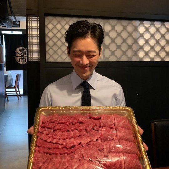 미소짓는한우 이미지