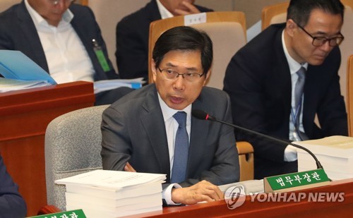 답변하는 박상기 법무 (서울=연합뉴스) 하사헌 기자 = 박상기 법무부 장관이 5일 오전 열린 국회 예결위 전체회의에서 의원질의에 답변하고 있다. 2019.9.5 toadboy@yna.co.kr