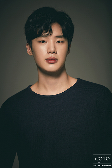 Actor Kim Dong-hee confirmed the appearance of JTBC drama Itaewon Clath.Kim Dong-hee, who has been attracting attention as a new generation with his high popularity in each work, has joined JTBCs new gilt drama Itaewon Klath (directed by Kim Seong-yoon, playwright Jo Kwang-jin) as a Knotweed water role.Itaewon Clath based on the next Web toon is a work that depicts the hip rebellion of youths who are united in an unreasonable world, stubbornness and passenger.Itaewons small street, which seems to have compressed the world, is a myth of youth who pursues freedom with their own values.In the play, Kim Dong-hee played the role of Knotweed water, the second son of Jang Dae-hee (Yoo Jae-myung), who grew up abused by his older brother Jang Geun-won, but his parents watched it.Knotweed Water, who became independent at the age of 17, learns of a real adult through Park Seo-joon (Park Seo-joon), but is at the opposite point of Park Seo-joon (Park Seo-joon) while unrequitedly loving Joy (Kim Dae-mi).In this work, Kim Dong-hee is going to make another acting transformation with an impact strong figure, with characters depicting various aspects such as power struggle, unrequited love, and jealousy in the house.Kim Dong-hee said, I am glad to be with the high perfection and popular work Itaewon Clath.I have really enjoyed Web toon and I thought I wanted to appear once, but it is an honor to be together.I will try my best to show you a good performance. In this way, Park Seo-joon, Kim Dae-mi, Yoo Jae-myeong, and Kwon Na-ra have been confirmed, and Kim Seo-young, who has been recognized for his sensual performance through Gurmigreen Moonlight and Discovery of Love, and Jo Kwang-jin, who gave a lot of fun and deep sympathy to Web toon Itaewon Clath.On the other hand, Kim Dong-hee, who was cast as the main character of Netflix original drama Human Class scheduled to air next year, is continuing his trend by confirming his appearance in the best topic Itaewon Clath following Human Class.