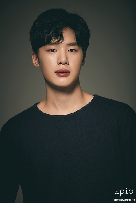Kim Dong-hee, who has been attracting attention as a new generation by promoting his face through Drama SKY Castle and web drama Aitin, joined the role of Itaewon Clath Jang Geun-soo, which will be broadcasted for the first time in the second half of this year.Itaewon Clath based on the next Web toon is a work that depicts the hip rebellion of youths who are united in an unreasonable world, stubbornness and passenger.Drama, a founding myth of young people who pursue freedom with their own values ​​on the small street of Itaewon, which seems to have compressed the world.In the play, Kim Dong-hee played the role of Jang Geun-soo, the second son of Yoo Jae-myung (Chang Dae-hee), who grew up being abused by his older brother Jang Geun-won, but his parents watched it.Kim Dong-hee, who became independent at the age of 17, learns of real adults through Park Seo-joon (Park Sae-roi), but is a person who is in the opposite position of Park Seo-joon while unrequitedly loving Kim Dae-mi (Joy Seo).In this work, Kim Dong-hee tries to transform another acting with an impact-strong figure, with characters depicting various aspects such as power struggle, unrequited love, and jealousy in the house.Kim Dong-hee said, I am glad to be with the high perfection and popular work Itaewon Clath.I have really enjoyed Web toon and I thought I wanted to appear once, but it is an honor to be together.I will try my best to show you a good performance. This work was co-ordinated by director Kim Sung-yoon, who was recognized for his sensual performance through Gurmigreen Moonlight and Discovery of Love, and Cho Kwang-jin, who gave a delightful fun and deep sympathy with Web toon Itaewon Clath.Meanwhile, Kim Dong-hee, who was cast as the main character of Netflix original drama Human Class scheduled to air next year, is continuing his trend by confirming his appearance in Itaewon Clath following Human Class.