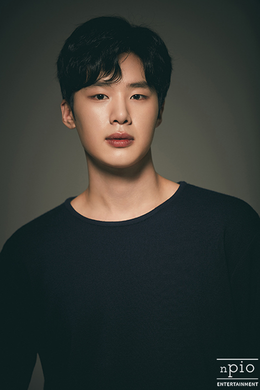 Actor Kim Dong-hee confirmed the appearance of JTBCs new gilt drama Itaewon Clath.Kim Dong-hee, who announced his face through SKY Castle and web drama Aitin, joined Itaewon Clath as a Knotweed water role.Itaewon Clath based on the next Web toon is a work that depicts the hip rebellion of youths who are united in an unreasonable world, stubbornness and passenger.Itaewons small street, which seems to have compressed the world, is a myth of youth who pursues freedom with their own values.In the play, Kim Dong-hee played the role of Knotweed water, the second son of Jang Dae-hee (Yoo Jae-myung), who grew up abused by his half-brother Jang Geun-won, but his parents watched it.Knotweed Water, who became independent at the age of 17, learns of a real adult through Park Seo-joon, but is a person who crushes Joy Seo (Kim Dae-mi) and stands at the opposite point of Park Sae-roi.In this work, Kim Dong-hee is going to make another acting transformation with an impact strong figure, with characters depicting various aspects such as power struggle, unrequited love, and jealousy in the house.Kim Dong-hee said, I am glad to be with the high perfection and popular work Itaewon Clath.I have really enjoyed Web toon and I thought I wanted to appear once, but it is an honor to be together.I will try my best to show you a good performance. 