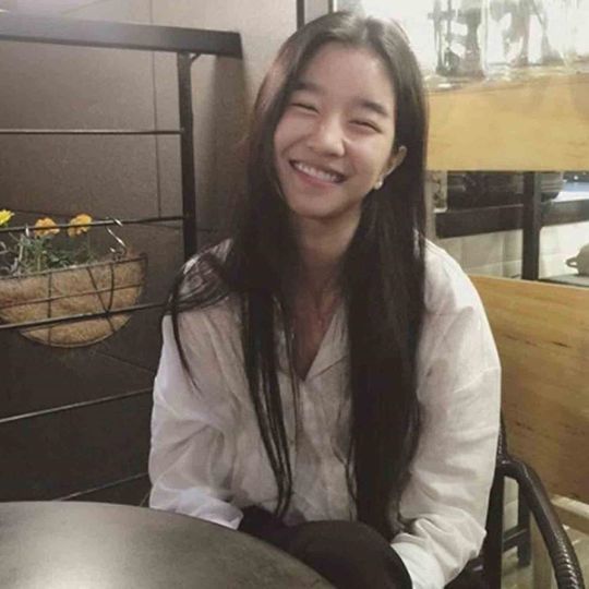 Actor Seo Ye-ji flaunts her innocent lookSeo Ye-ji posted a picture on his Instagram on September 10.Inside the picture was a picture of Seo Ye-ji smiling brightly toward the camera.Seo Ye-jis blemish-free white-oak skin and slightly curved eyes make the beautiful look even more prominent: Seo Ye-jis neat aura is also outstanding.The fans who responded to the photos responded such as It is really beautiful, Smile is a national treasure, Simkung as soon as I saw the picture.delay stock