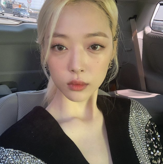 Sully had a subtle air.Sulli posted a picture on his Instagram on the 9th day with a message called Gummer somewhere in the soul.In the photo, Sully is staring straight at the camera, boasting a watery look.Sulli, who made his debut with SBS drama Seodongyo in 2005, has attracted a versatile charm as a member of F-X.He has been active for more than 10 years and has been involved in many incidents, but he has been loved by his unique personality and irresistible My Way.Currently, he is in charge of the proceedings with Shin Dong-yeop, Kim Jong-min and Kim Sook at JTBC2s Night of the Devil, and he has collected topics by mentioning the Nobra surrounding him and the drug rumors.SNS