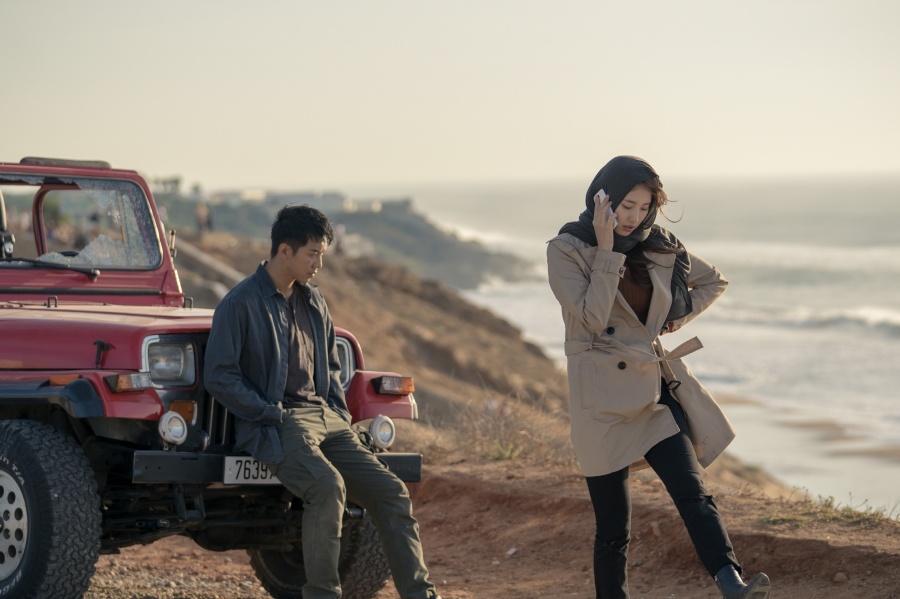 The top-anticipated second half of 2019, Vagabond, has taken off the veil.Yoo In-sik PD and Lee Gil-bok, the director of the film, attended the premiere of Vagabond held at CineQ in Shindorim-dong, Guro-gu, Seoul on the afternoon of the 10th.Vagabond is a new work by Yoo In-sik PD, who has hit Giant, Salaryman Cho Hanji, Dons Incarnation, and Romantic Doctor Kim Sabu.It is a massive scale drama with a production cost of about 25 billion won, and it is finally released after a year of pre-production.Vagabond took off the veil through theatre previews unusually before its first broadcast, a glimpse of confidence in the degree of Drama completion.Vagabond, which is unveiled, has raised the expectation of this broadcast with a drama full of attractions and enjoyments, including the immersive story that seems to have moved our society, the action that gives more pleasure than the movie, the leading Lee Seung-gi - Bae Suzy,I did not think about whether this project could go to the end, or five years ago I first thought about it, and I think everyone could have helped me to come here.I will do my best to work in the second half with the heart of the heart. I want to feel like this.It is the first time to make a pre-production, and the first overseas location. Yoo In-sik PD, who once again coincided with Jang Young-chul and Jung Kyung-soon, who shared Giant, Salaryman Cho Hanji and Money Incarnation, said, I have been living for a long time with the idea of ​​making a drama based on the global background.The star of Vagabond, which was born for a year, was played by Lee Seung-gi and Bae Suzy.Lee Seung-gi plays Cha Dal-gun, who loses his nephew in a hot stuntman and lives a life of a pursuer, and Bae Suzy plays the NIS black agent Gohari, who is looking for truth according to his conscience.Yoo In-sik PD said, After Lee Seung-gi went to the special war, he talked about the army a lot.I am preparing for Action Drama from the time I was in the military, but I do not want to do it together. This masterpiece has many twists and turns until it is done.I really hope it is a happy case that was concluded with the hope that it will be true. What took the picture of Hwaryongjeong is that Bae Suzy has responded to the casting. She has to act as an actor, she can not look pretty, and she has a strong labor intensity.But Bae Suzy responded that it was fun to see if he wanted to try this intelligence genre once, so the project could be winged.I also told you when I was reading the script, but I was casting the drama. Lee Seung-gi and Bae Suzy, who are perfect for personality and passion, praised it as the center of Vagabond.Yoo In-sik PD said, Lee Seung-gi and Bae Suzy are healthy young people who are the same as the outside.The crews that make the drama are important, but I think the personality of the main characters standing at the center is important.Bae Suzy and Lee Seung-gi are friends with good humanity will and passion to support big projects; I knew but I worked with admiration, he stressed.Vagabond is an intelligence magazine about the dangerous and naked adventures of wanderers who have lost their families, affiliations, and names to find hidden truths.It will be broadcast at 10 p.m. on the 20th.=