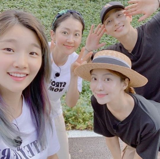 Actor Yoon Se-ah surprised the last guest of tvN Three Meals a Day Mountain Village.Yoon Se-ah posted a picture on his SNS account with an article entitled #Three Meals a Day.In the public photo, Yoon Se-ah stares at the camera with Actor Yeom Jeong-ah, Park So-dam and Park Seo-joon; the four smiled broadly and created a warm atmosphere.Park Seo-joon played in TVN Yoon Restaurant 2, which was broadcast last year, showing off his friendly charm.He appears as a guest in Three Meals a Day Mountain Village following Actor Jung Woo Sung, Onara and Nam Joo Hyuk.Three Meals a Day Mountain Village is broadcast every Friday night at 9:10 pm.