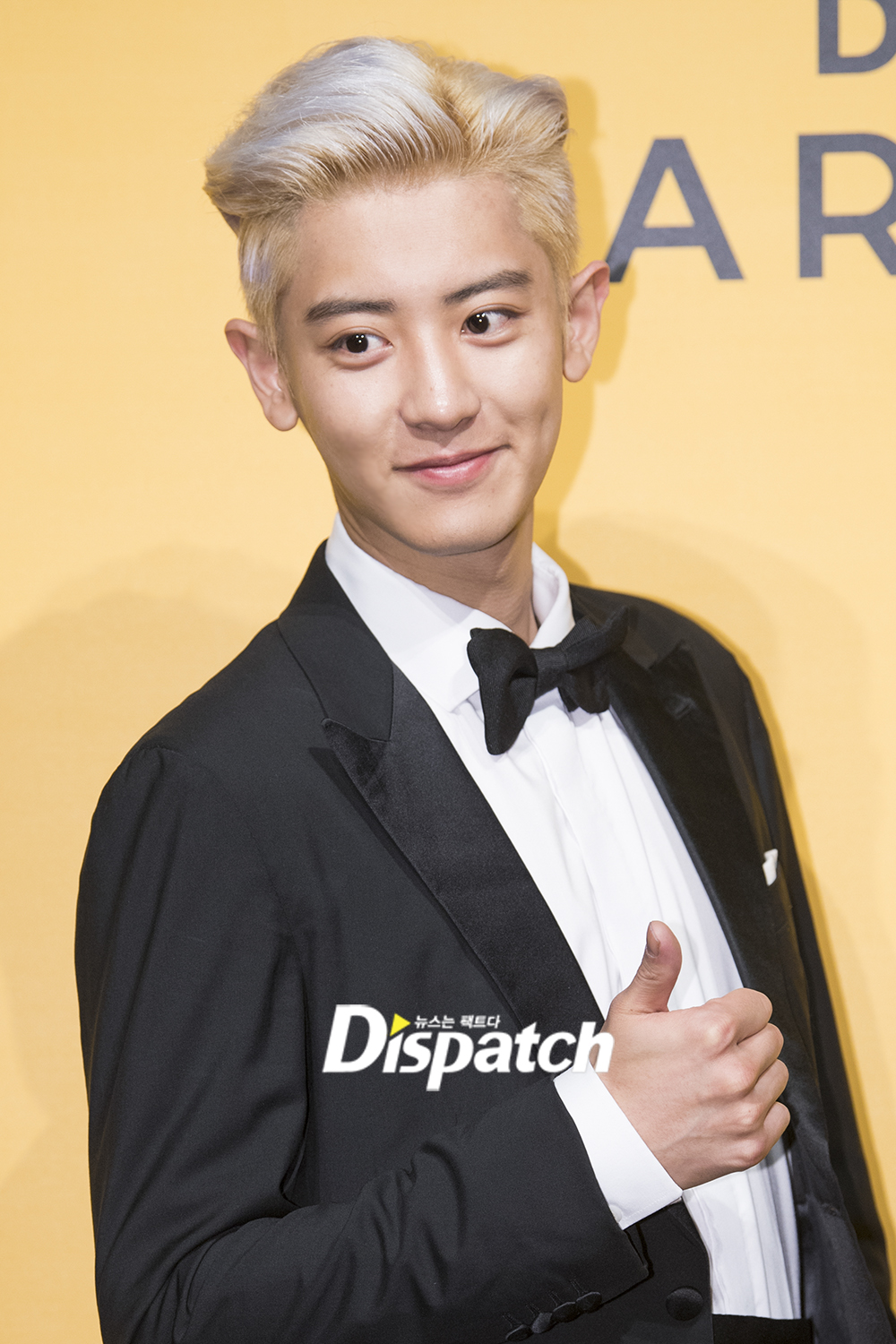 EXO Chanyeol turned into a blonde prince.On the 11th (Korea time), she attended the Italian brand opening tapie.On the day, Chanyeol showcased her classic suit styling: She wore a black jacket, pants and a white shirt.Here, I matched the butterfly-shaped bow tie and completed luxurious styling.The fancy platinum hair was also a point of eye-dropping. It was a good match for Chanyeols beautiful visuals.Here, Umjichuk.visual heat dayMilanos possessed.This face, praise it.
