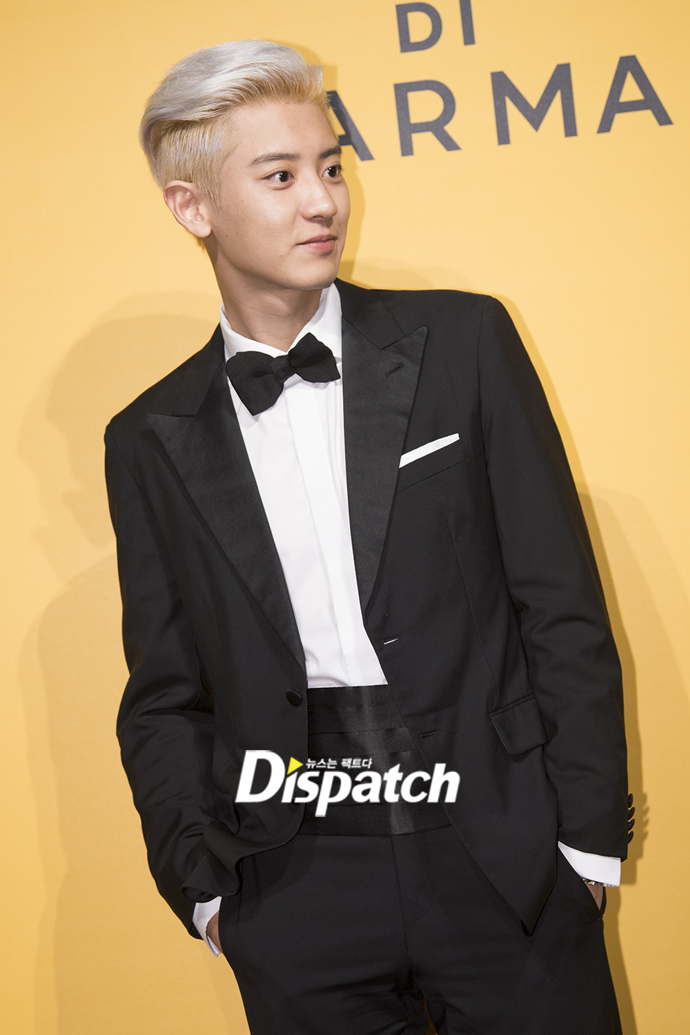 EXO Chanyeol boasted a superior suit fit. On the 11th (Korea time), he attended the Italian brand opening tapie.On the day, Chanyeol showcased her classic suit styling: She wore a black jacket, pants and a white shirt.Here, I matched the butterfly-shaped bow tie and completed luxurious styling.The fancy platinum hair was also a point of eye-dropping. It was a good match for Chanyeols beautiful visuals.In this physical.Visual meets.Fantastic suitfit, birth.Line is art.