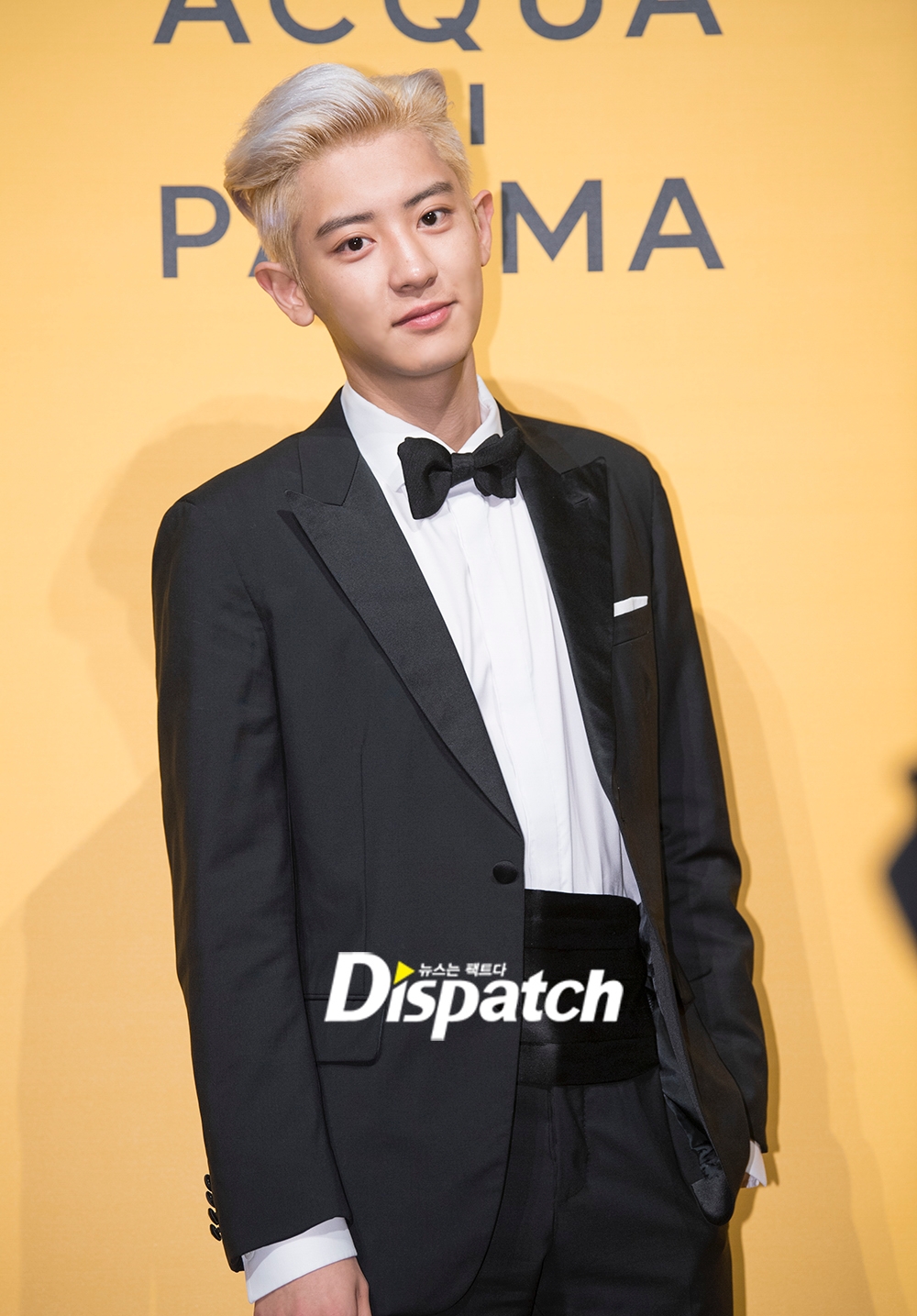 EXO Chanyeol boasted a superior suit fit. On the 11th (Korea time), he attended the Italian brand opening tapie.On the day, Chanyeol showcased her classic suit styling: She wore a black jacket, pants and a white shirt.Here, I matched the butterfly-shaped bow tie and completed luxurious styling.The fancy platinum hair was also a point of eye-dropping. It was a good match for Chanyeols beautiful visuals.In this physical.Visual meets.Fantastic suitfit, birth.Line is art.