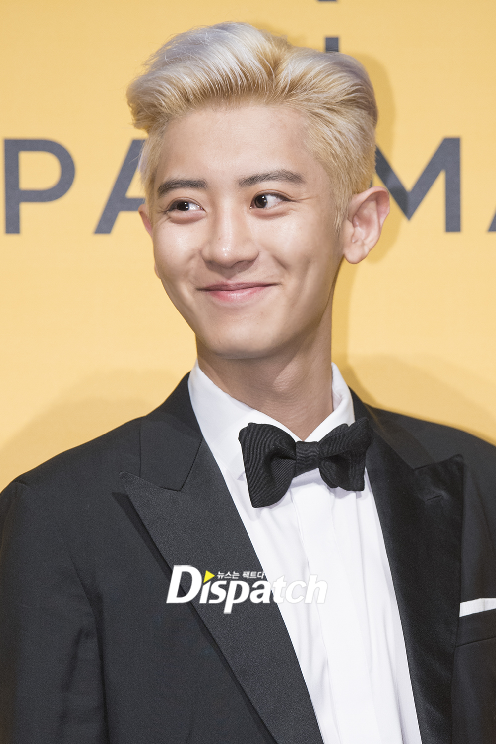 EXO Chanyeol showed off a dimples smile; attended the opening tap of the Italian brand on the morning of the 11th (Korea time).On the day, Chanyeol showcased her classic suit styling: She wore a black jacket, pants and a white shirt.Here, I matched the butterfly-shaped bow tie and completed luxurious styling.The fancy platinum hair was also a point of eye-dropping. It was a good match for Chanyeols beautiful visuals.symbol-inducing.adjunct of a horseDo you think this is okay?