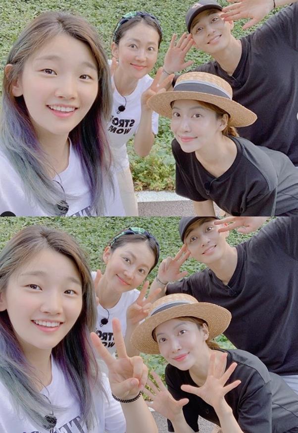 Celebratory photo with Park Seo-joon, starring Actor Park So-dam as Three Meals a Day guesthas released the book.On the 11th, Park So-dam posted two photos on his SNS with an article entitled Uh...? Democratic reform is my brother.The released photos included Park So-dam, Park Seo-joon, who announced his appearance as a new guest, as well as Yeom Jung-ah, Yoon Se-a, and members of Three Meals a Day.The four people who pose with both hands are showing joy with a bright smile.On the other hand, Park Seo-joon decorates the Three Meals a Day Mountain Village following Jung Woo Sung, Onara and Nam Ju Hyuk.Three Meals a Day Mountain Village is broadcast every Friday at 9:10 pm.