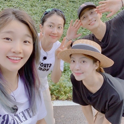 Actor Park Seo-joons appearance on Three Meals a Day was revealed due to the Yoon Se-ah.On the 11th, Yoon Se-ah posted a picture on his instagram with an article entitled Three Meals a Day.In the public photos, Yum Jung-ah, Park So-dam, Yoon Se-ah, and Park Seo-joon are gathering together and posing for the camera.Especially, Yoon Se-ah, Yum Jung-ah, and Park So-dam boasted superior beauty despite their modest face and caught their eyes at once.Park Seo-joon was reportedly invited as the last guest of Three Meals a Day Mountain Village and finished filming.Meanwhile, Park Seo-joon meets viewers with JTBCs new gilt drama Itaewon Clath.